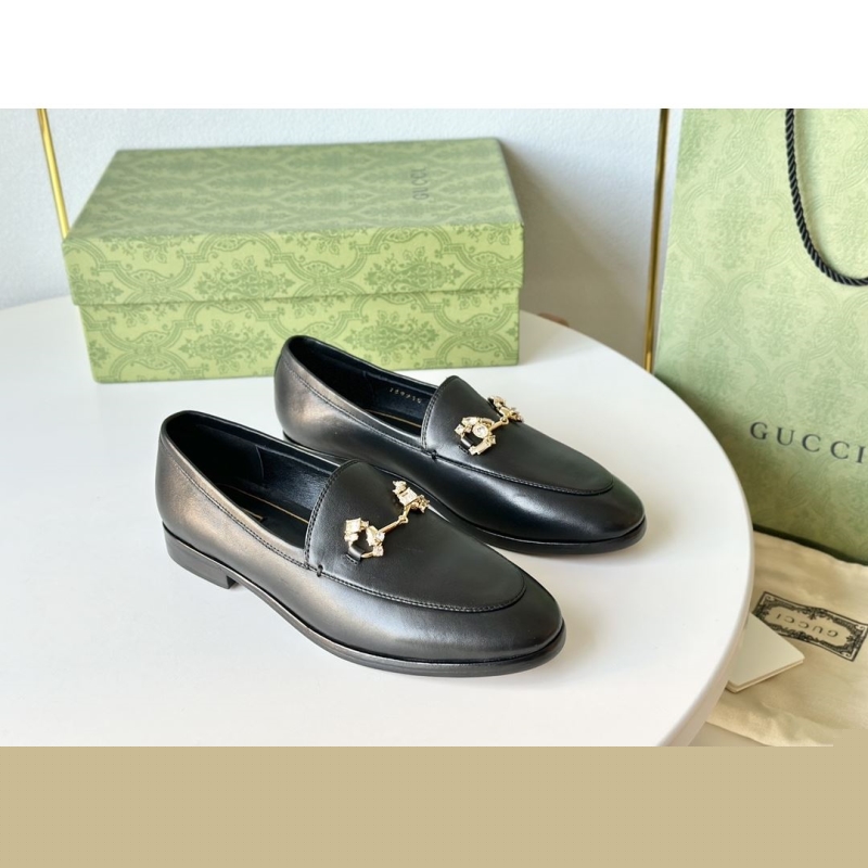 G*u*i flat shoes